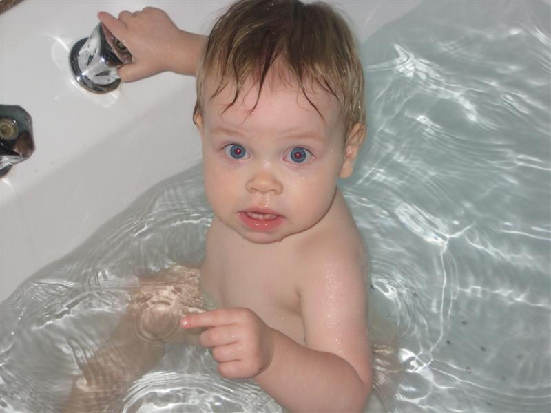 Jess_UKVisit2008 (13).JPG - UK - Can we get some more hot water in here please?